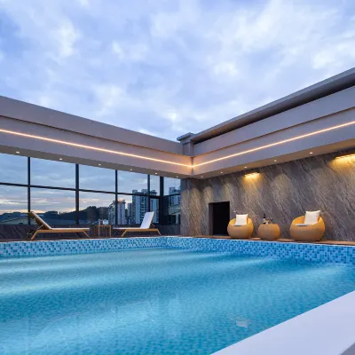 Xiaoxiang Yunmeng International Hotel (Tuojiang Branch, Fenghuang Ancient Town Scenic Area) Hotels near Nanhuashan National Forest Park