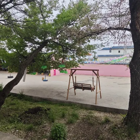 Xinyue Mountain View Courtyard