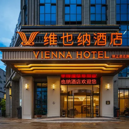 Vienna Hotel (Xingyi Jushan Square Dream City)