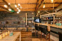 No. 5 Valley Lodge - bar