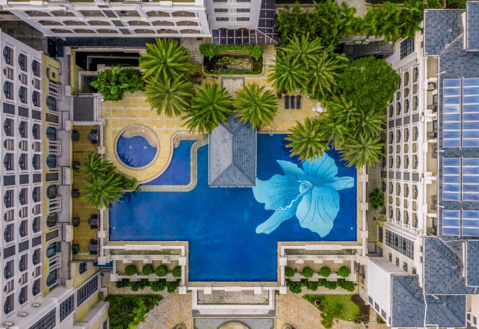 루완 인터내셔널 호텔 수영장