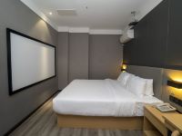柏曼酒店(襄阳谷城国家湿地公园店) - 曼尊大床房