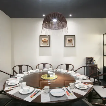 Qianna Hotel (County Government Branch, Manren Square, Mianchi)
