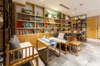 Meiyi Light Luxury Hotel (Zhangjiajie Pedestrian Street Dayong Ancient City Branch)