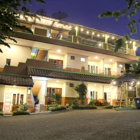 Villa Panderman Indah