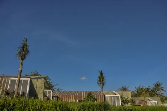 Shore Amora Canggu Отели рядом с достопримечательностью «Pererenan Beach»