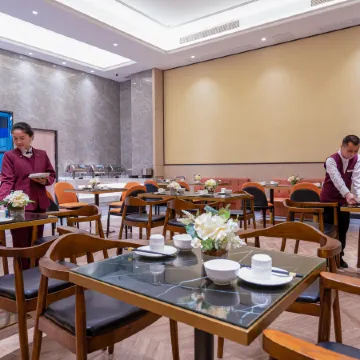 Vienna International Hotel(Binjiang road Road Branch Lipu city) Отели в г. Липу
