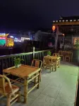 Fenghuang Qianyuan Teahouse Homestay