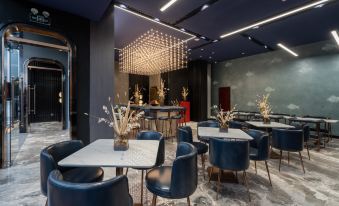 club theme hotel