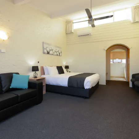 Barclay Motor Inn Hotels in Devonport