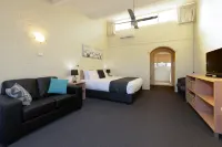 Barclay Motor Inn Hotels in Forthside