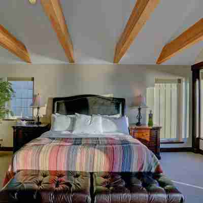 Land's End Resort Rooms