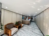 Beijing Hotel (Xinyang Railway Station Tianrun Plaza Branch)