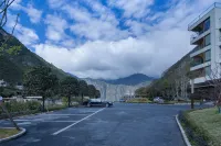 Bipenggou Guanshan Wangyue Hotel - parking