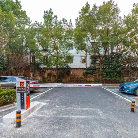 Ningjing Hotel (Ningbo Tianyi Square Chenghuang Temple)