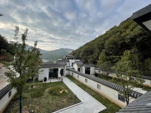 Yingying Mountain House B&B