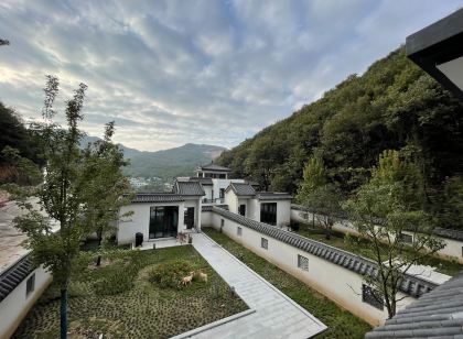 Yingying Mountain House B&B