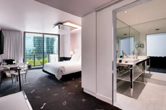 DUA Miami, Autograph Collection