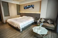 Junxiang Holiday Inn Hotels near Chunwan Scenic Area