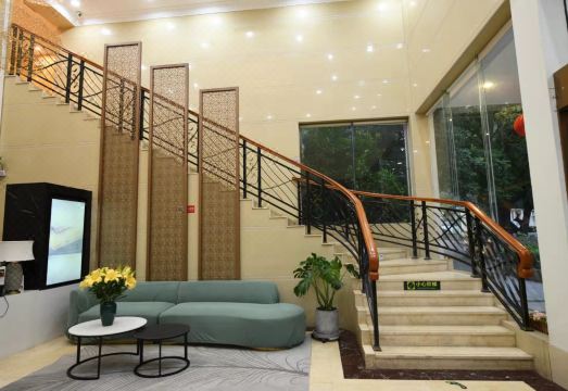 Xiaolu Smart Hotel (Zhaoqing East Gate Plaza, Qixingyan Scenic Area) Hotel Overview