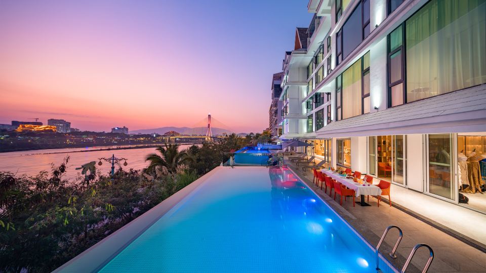 Chufan River View Hotel (Xishuangbanna Jinghong Gaozhuang Xishuangjing Star Night Market)
