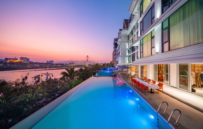 Chufan River View Hotel (Xishuangbanna Jinghong Gaozhuang Xishuangjing Star Night Market)