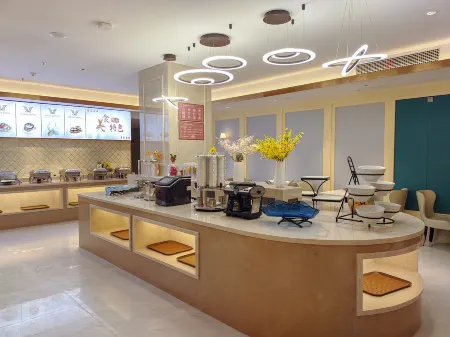 Vienna Hotel (Wuchang Jiangtan Xujiapeng Subway Station, Hubei University) Отели рядом с достопримечательностью «Wuhan University of Technology (Yujiatou Campus)»