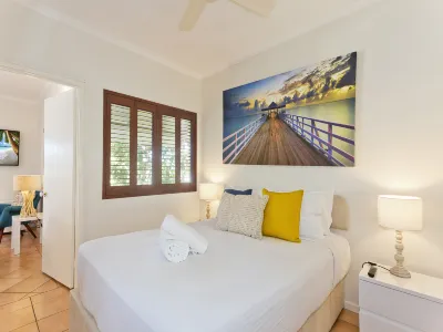 裡米尼假日公寓 陽光海岸努薩探索者直升機飛行附近的飯店