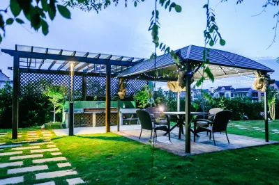 Floral Hotel· Shanghai Wuyu Suyue Homestay (Haichang Ocean Park Branch) Hotels near Dishuihu No.1 Pier