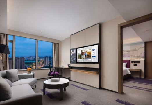 햄튼 바이 힐튼 객실 전경