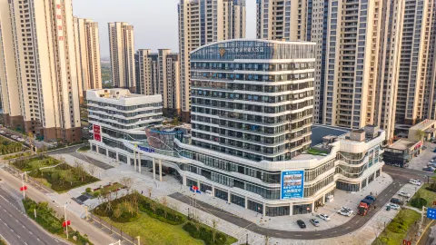 Empark Kingworld Hotel in Шеян