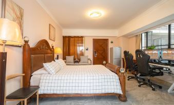 Huanhuatang E-sports Apartment (Futian Science Museum Subway Station)