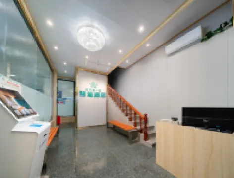 City First Station Smart Homestay (Fengshan Public Security Bureau Traffic Police Brigade)