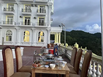 Nam du Palace Hoteles en An Sơn