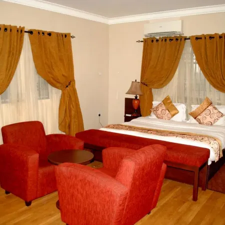 Grand Inn & Suites