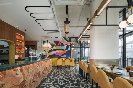 Hotel Sapin Отели рядом с достопримечательностью «Wat Mai Phiren»