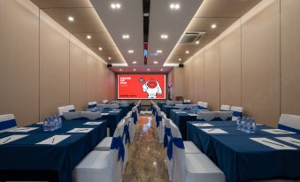 FunGee X Huanzhi Hotel (Qingdao Zhengyang Middle Road Vientiane Hui Branch)