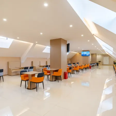 Vienna Classic Hotel (Jiaxiang No. 1 Middle School Deli Plaza)