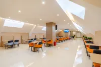 Vienna Classic Hotel (Jiaxiang No. 1 Middle School Deli Plaza) - Parkering