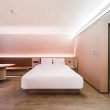 HanTing Hotel (Xiaogan Xiaochang Cultural and Sports Center)