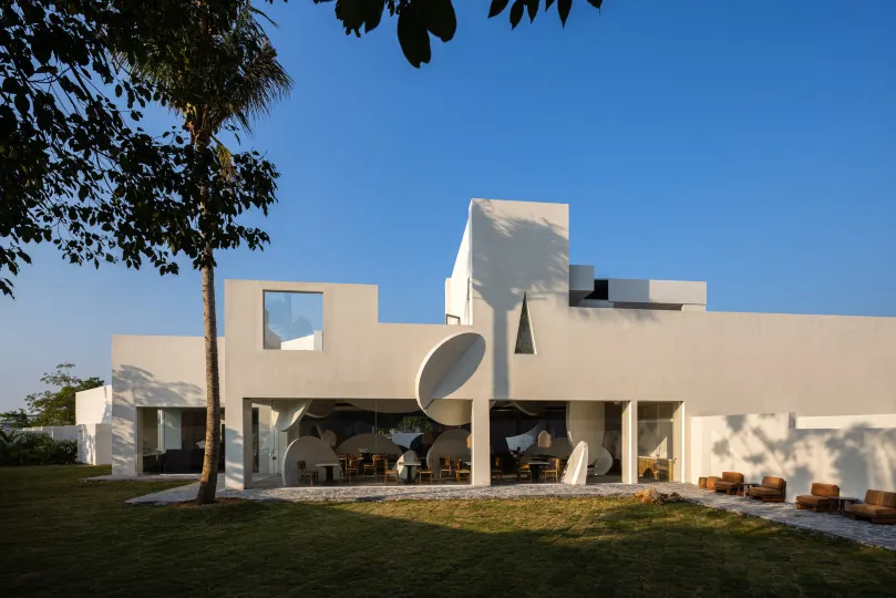 โรงแรมแลนนิกซ์