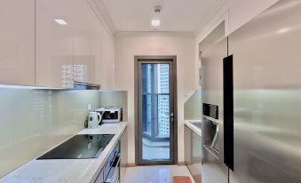 DongDong Skyview Apartment in Landmark 81 Tower