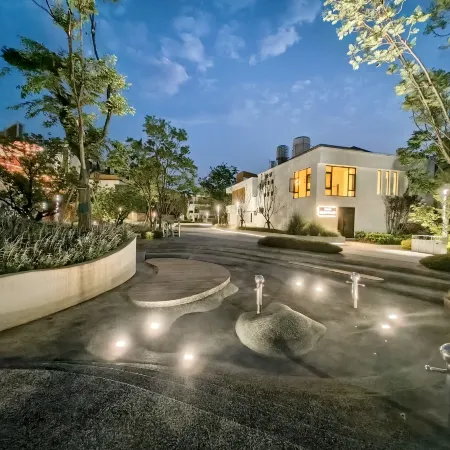 Fuxian Lake Xiyin Temperature Water Pool Villa