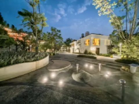 Fuxian Lake Xiyin Temperature Water Pool Villa