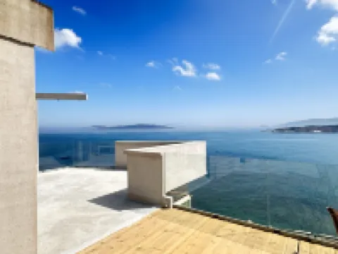 Sheeteen TideCliffs Scenic Apartment