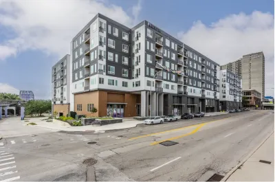 Cozysuites Artistry Cincy Hotels near The Southgate House Revival