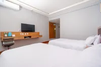 Dibei Hotel (Yining Tianshan Road Six Star Street Branch)