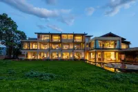 Ono Sanqiu · Rizhao Jinshan  Wild Luxury Hot Spring Pool Resort Hotels in Yulong