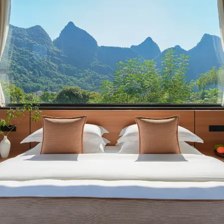 Yayuan Private Hot Spring Vacation Apartment (Yangshuo Yulong River Jiuxian Wharf)