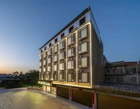 Lingshan Feiyue Hotel (Luwu Town)